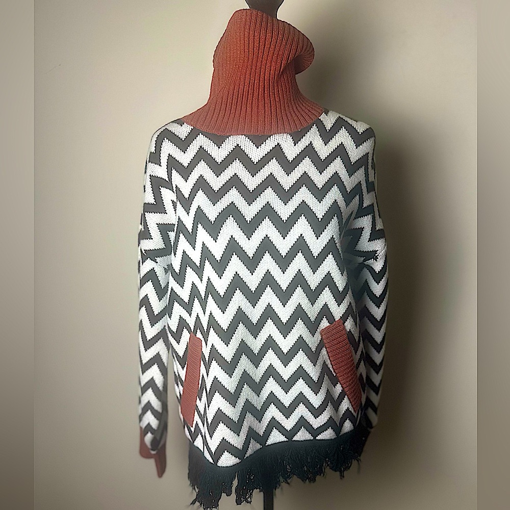 STORY Women’s XS Black. White & Brown ZigZag Print Fringe Hem Turtleneck Sweater